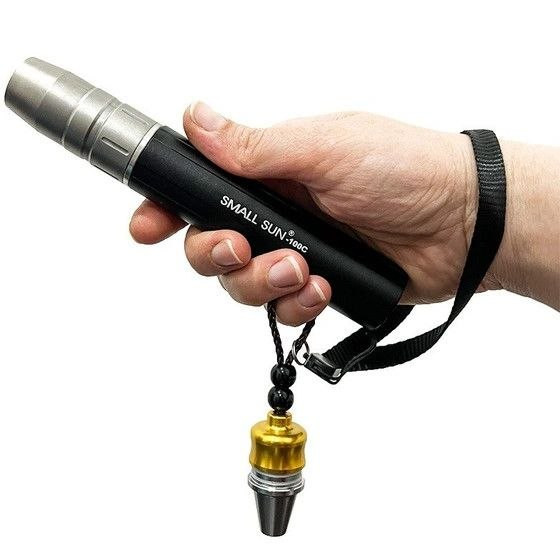 چراغ قوه UV یووی اسمال سان مدل ZY-100C اصلی سهنور با اشعه فرابنفش 365 نانومتر، نور سفید و آفتابی مناسب برای سنگشناسی، تشخیص فلورسانس، بررسی اسکناس و طبیعتگردی